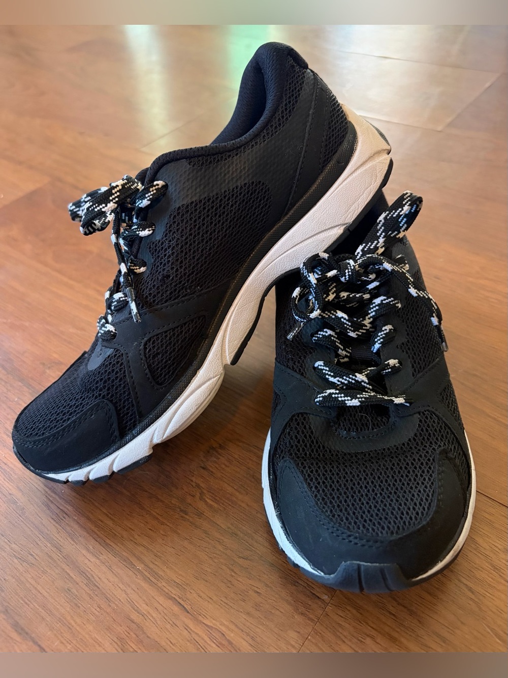 Vionic Women's Black Athletic Shoes with White details